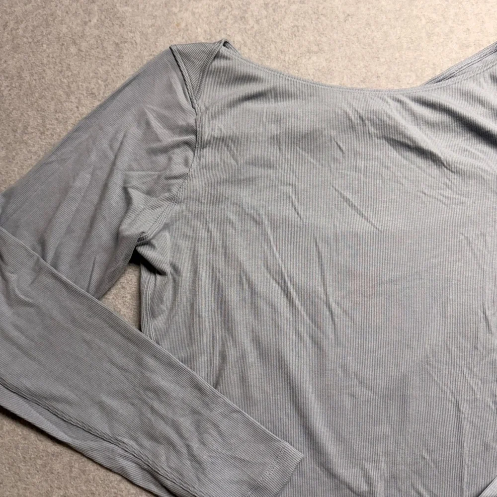 Lululemon Ribbed Twist Back Long Sleeve Crop Top Blue Gray Cutout Boat Neck